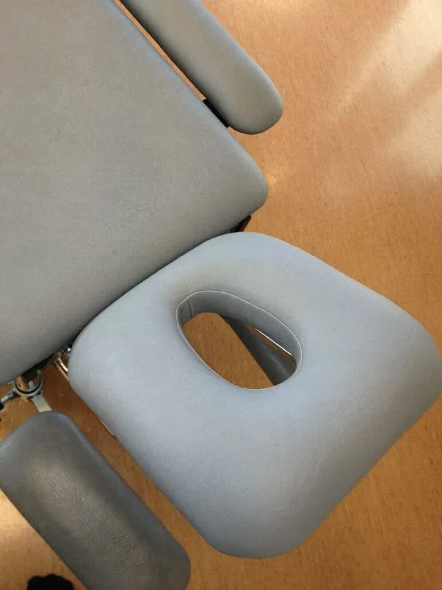 Grå massasjestol med nytt trekk