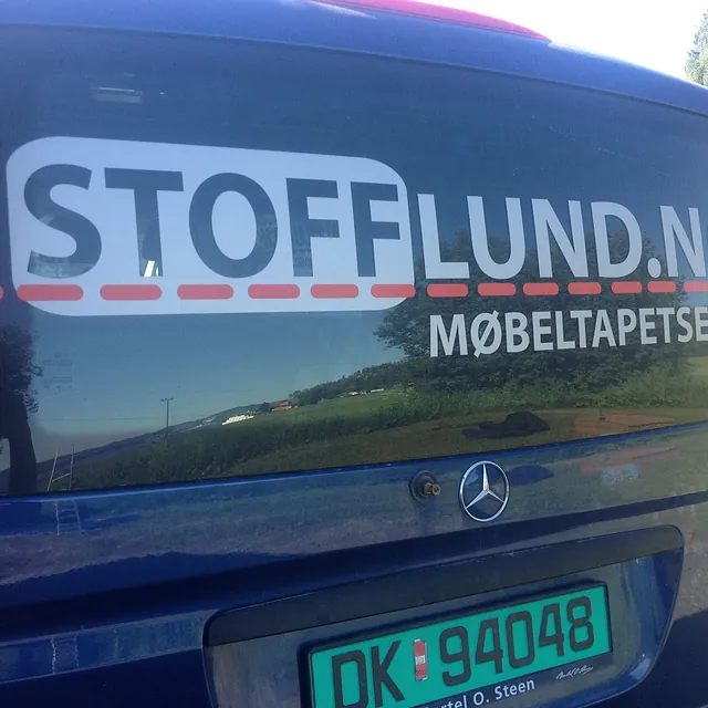 Varebil med Stofflund logo