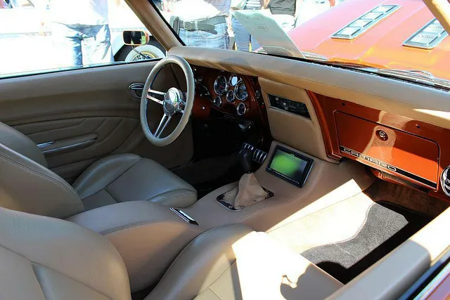 Nytt skinntrekk i beige for bil